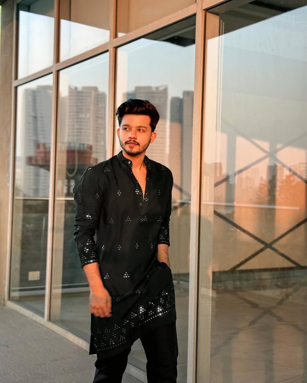 BLACK MIRROR MEN'S DESIGENER KURTA WITH PAJAMAy