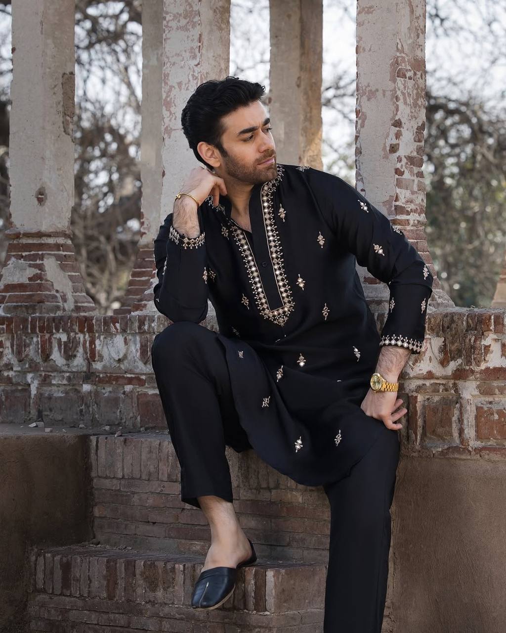 STYLISH BLACK  MIRROR WORK EMBROIDERED KURTA WITH PAJAMA