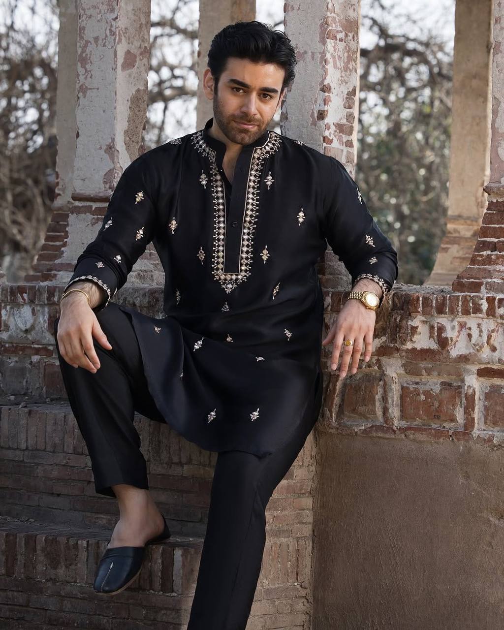 STYLISH BLACK  MIRROR WORK EMBROIDERED KURTA WITH PAJAMA