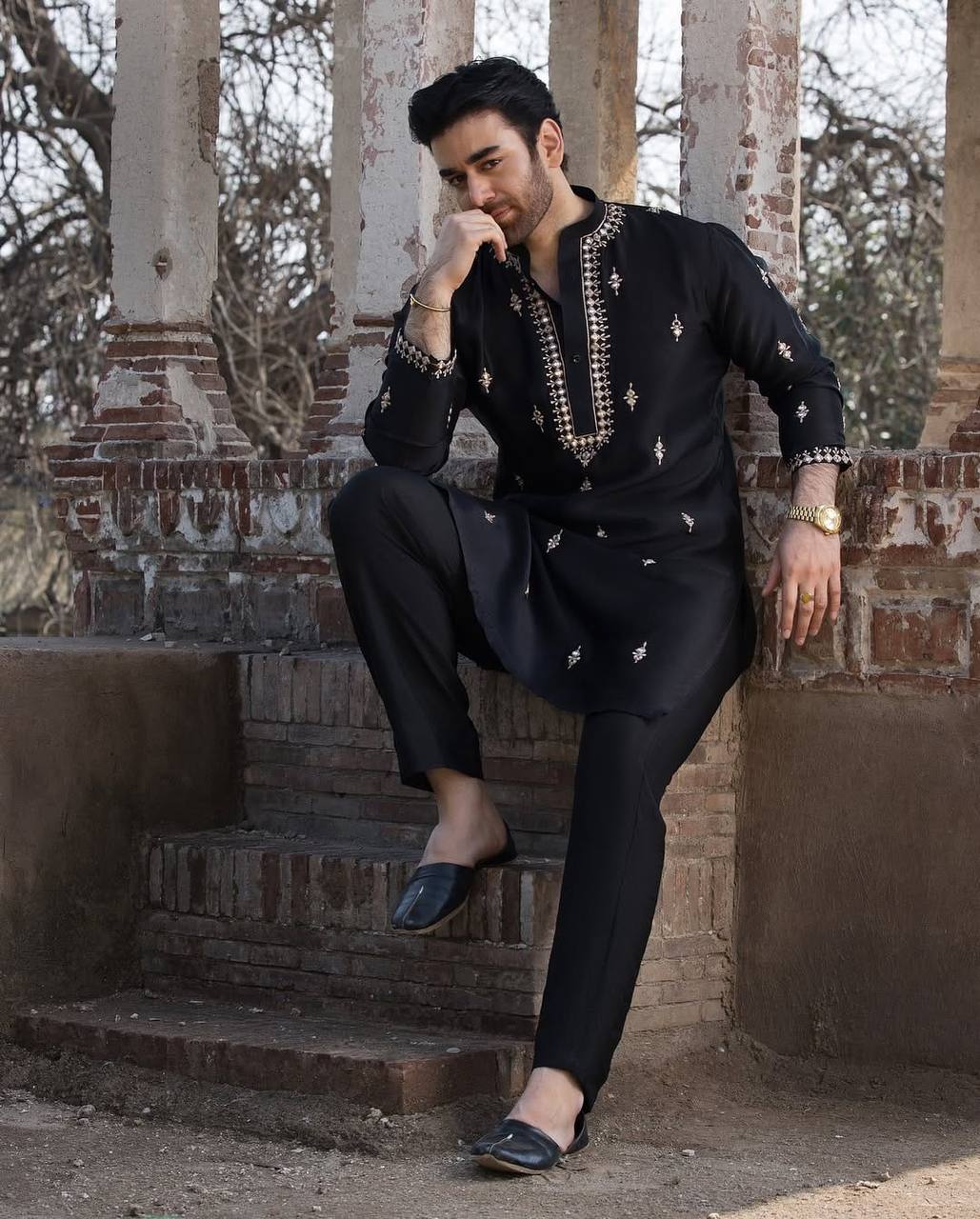 STYLISH BLACK  MIRROR WORK EMBROIDERED KURTA WITH PAJAMA