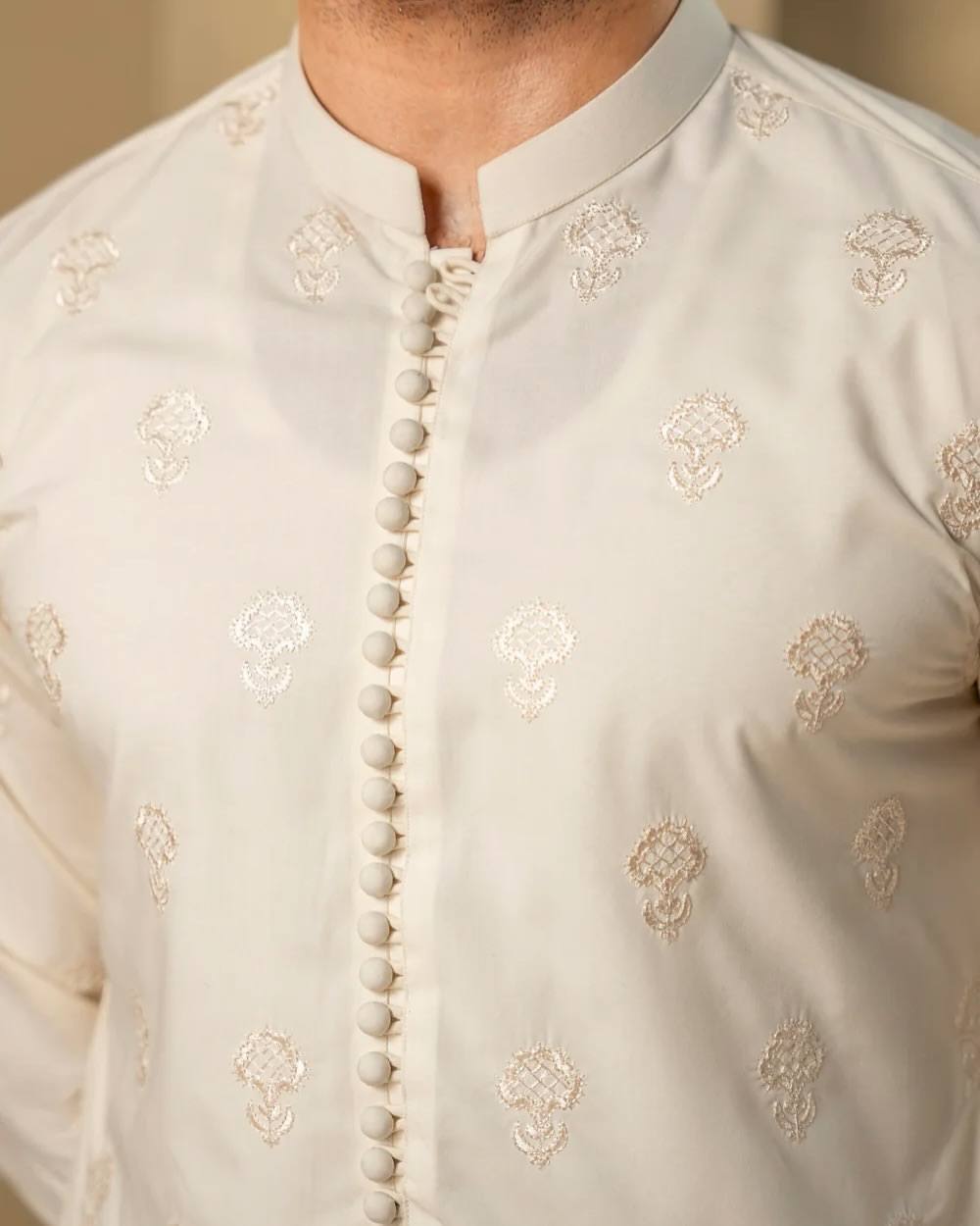 WHITE EMBROIDERED KURTA PAJAMA SET FOR MEN'S