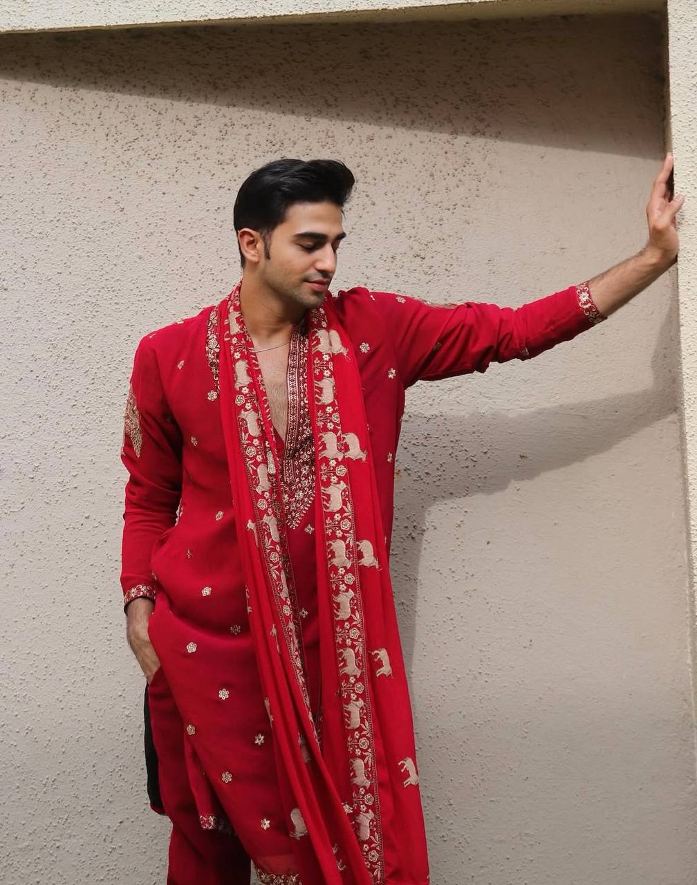 RED  HEAVY JARI EMBROIDERED WORK KURTA PAJAMA AND DUPATTA SET FOR MEN'S